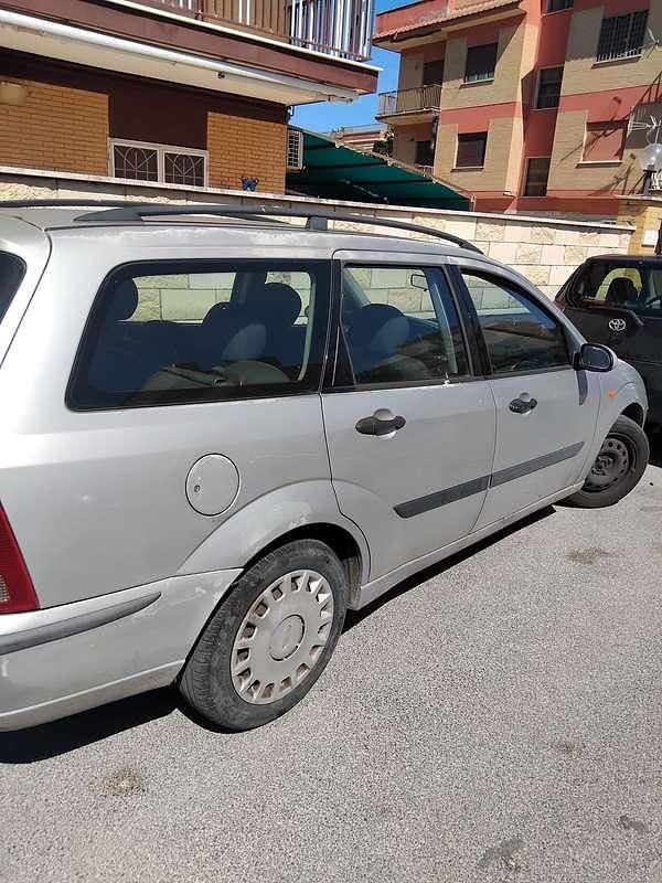 Argento Usata 2002 Ford Focus Ambiente Station wagon | 900 € (Buon prezzo) - Immagine 1/3