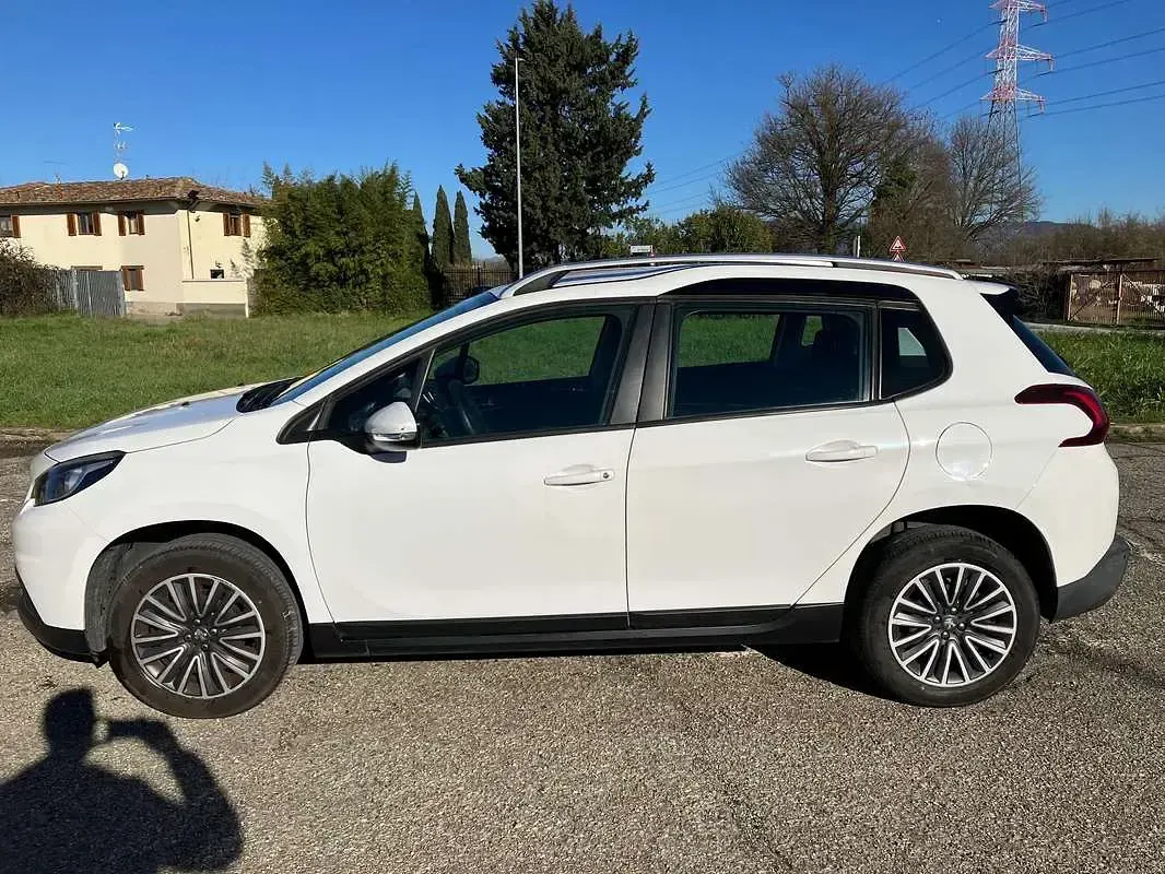 Usata Peugeot 2008 Active 82 CV (60 kW) 2017 Bianco SUV