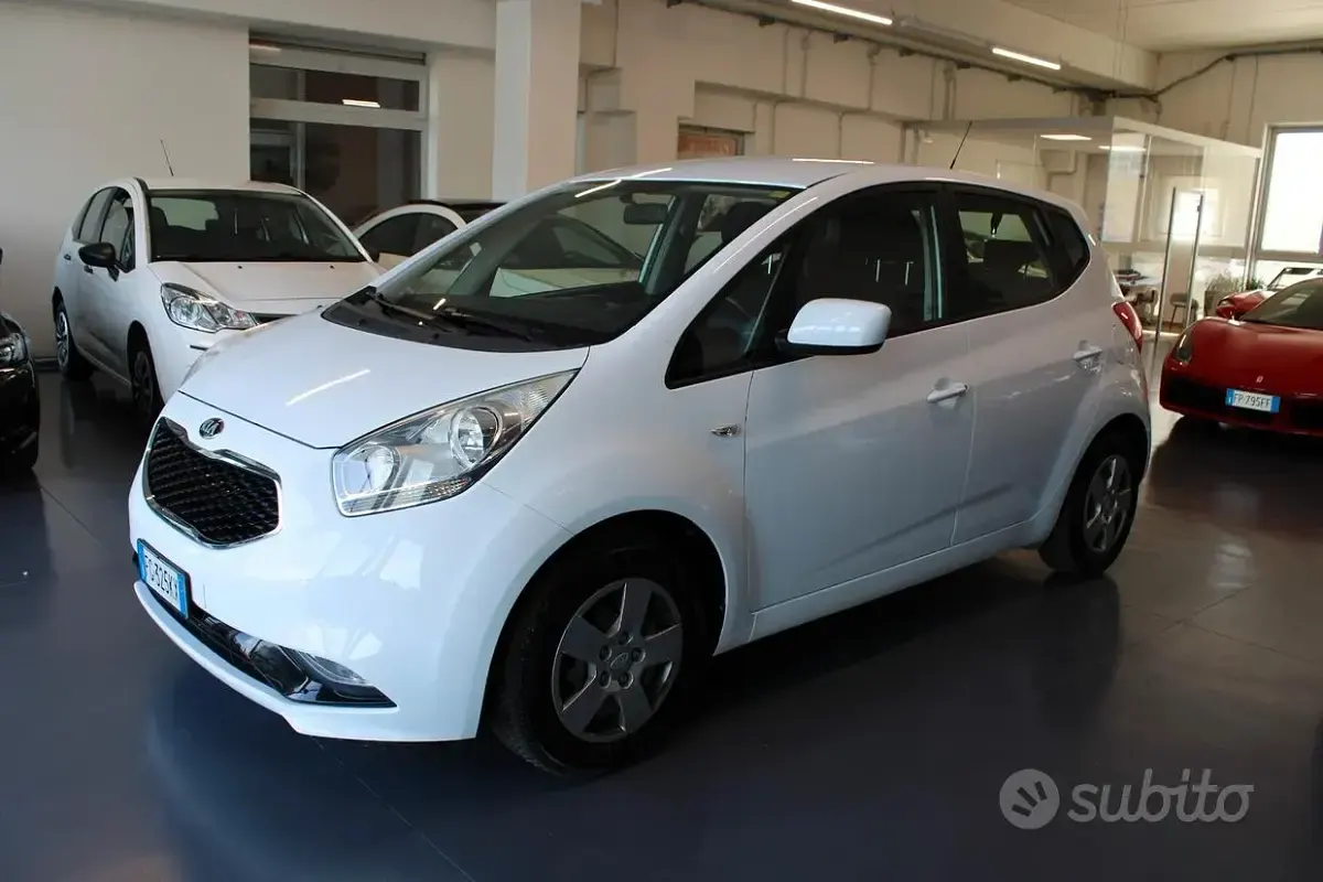 Usata Kia Venga Active 90 CV (66 kW) 2017 Bianco Utilitaria