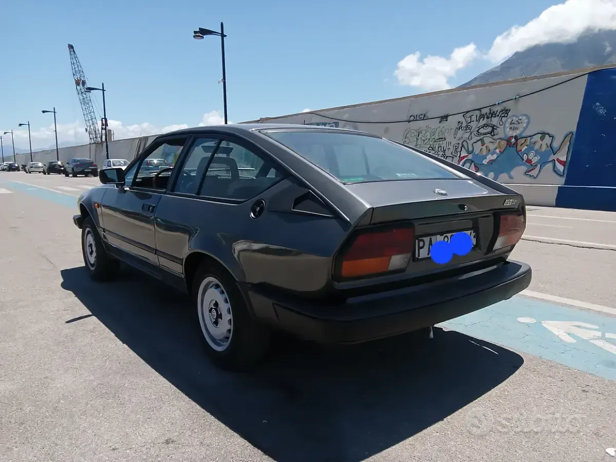 Usata Alfa Romeo Alfetta 190 CV (139 kW) 1986 Grigio Berlina