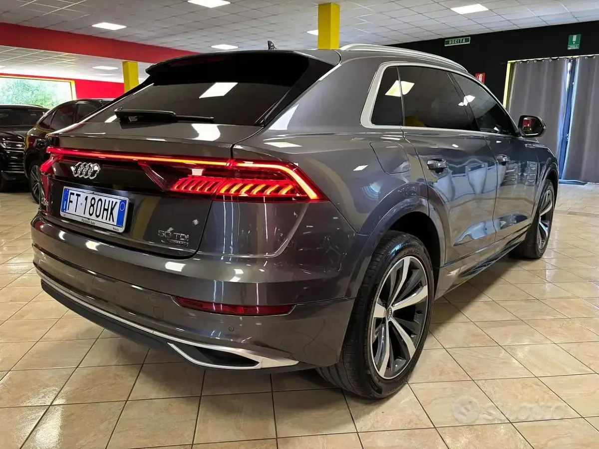 Usata Audi Q8 Ambiente 286 CV (210 kW) 2019 Grigio SUV