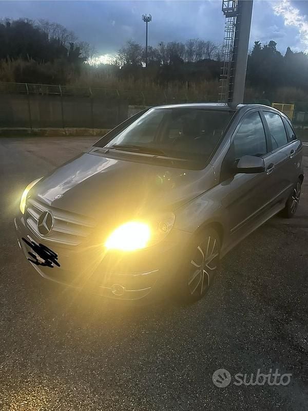 Usata Mercedes B200 2009 Grigio Monovolume