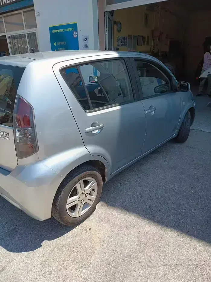 Usata Daihatsu Sirion 102 CV (75 kW) 2009 Grigio Utilitaria