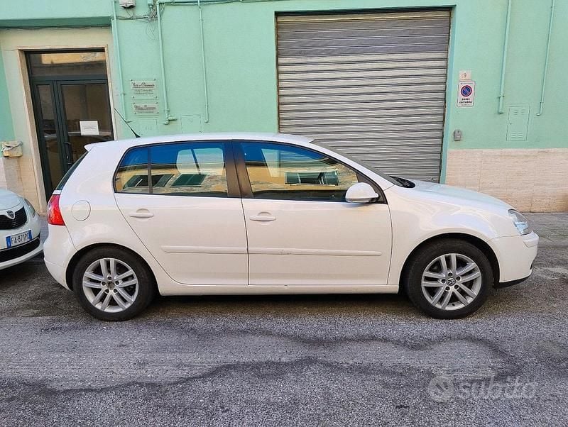 Usata VW Golf V 2008 Bianco Utilitaria