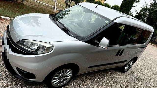 Grigio Usata 2017 Fiat Doblò Monovolume | 8550 € (Molto cara) - Immagine 1/4