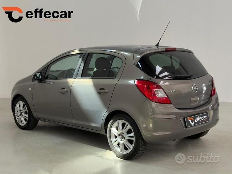 Usata Opel Corsa 86 CV (63 kW) 2012 Grigio Utilitaria