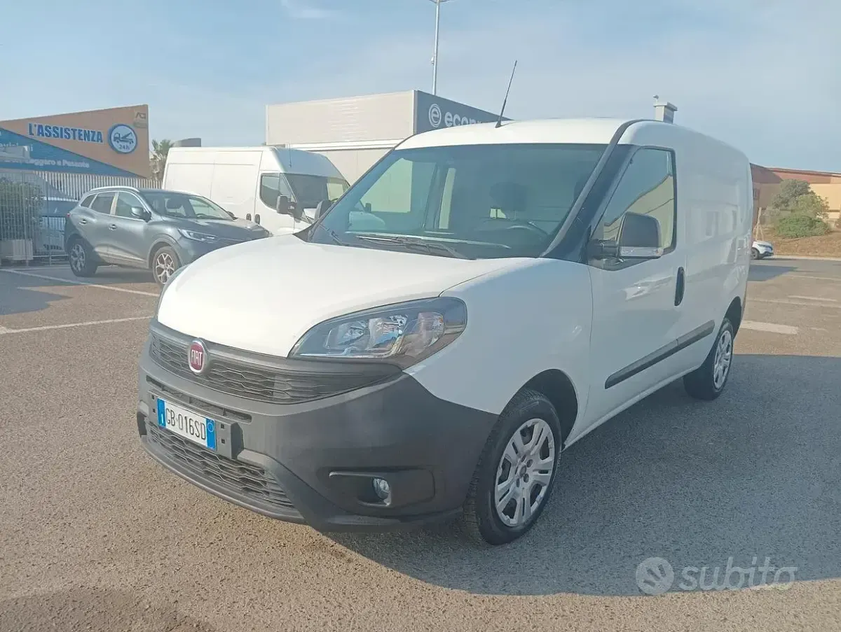 Usata Fiat Doblò Lounge 95 CV (69 kW) 2020 Bianco Monovolume