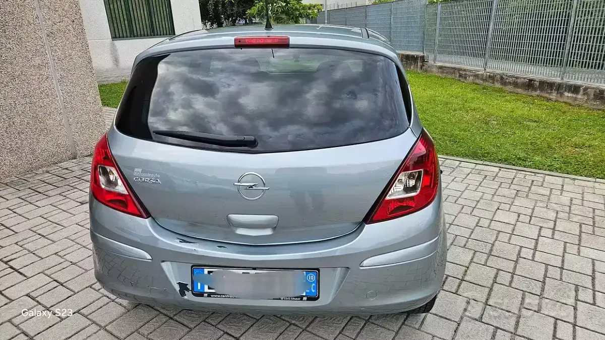 Usata Opel Corsa 65 CV (47 kW) 2010 Utilitaria