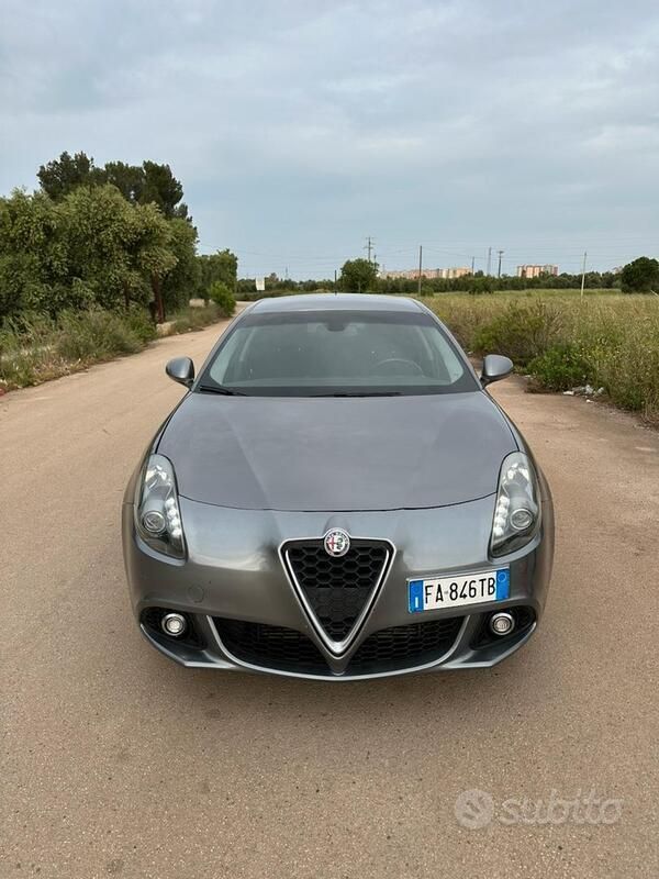 Grigio Usata 2015 Alfa Romeo Giulietta Distinctive Due volumi | 9000 € (Buon prezzo) - Immagine 1/4