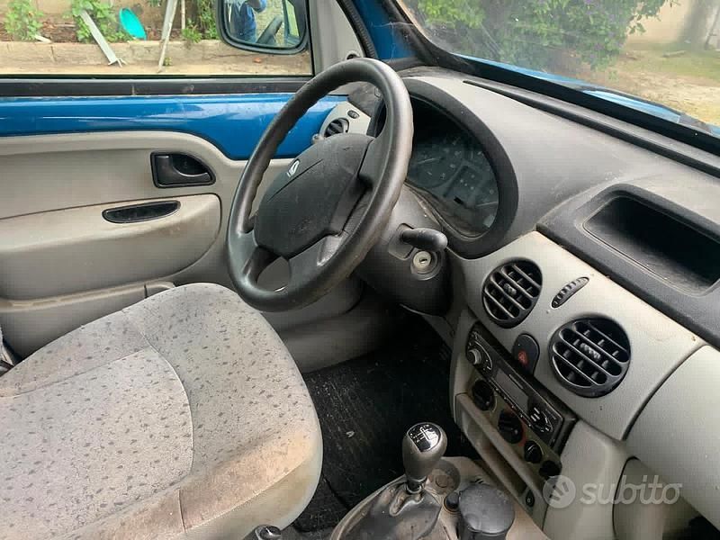 Usata Renault Kangoo 57 CV (41 kW) 2004 Monovolume