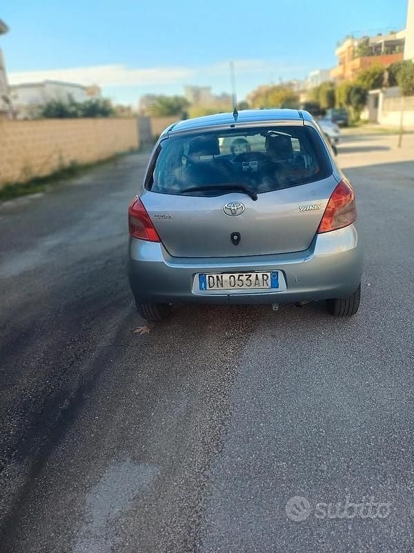 Second-hand Toyota Yaris 90 CP (66 kW) 2008 Gri Berlinǎ