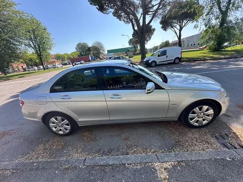 Usata Mercedes C220 Avantgarde 170 CV (125 kW) 2011 Argento Berlina