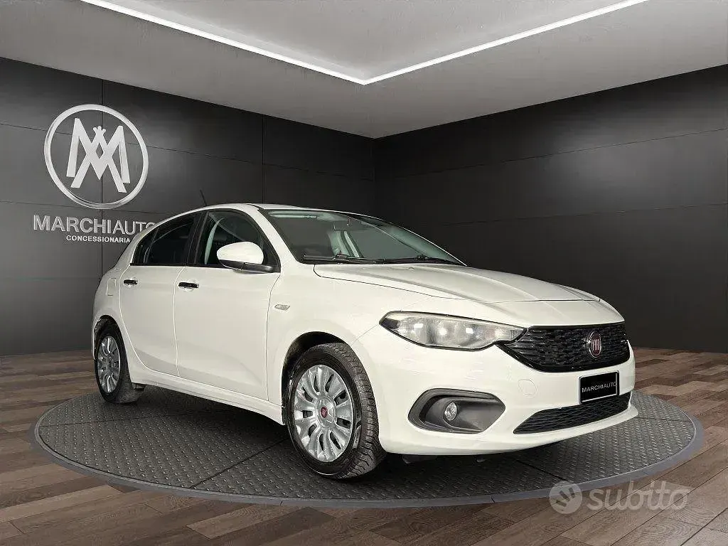 Usata Fiat Tipo Easy 95 CV (69 kW) 2016 Bianco pastello Berlina