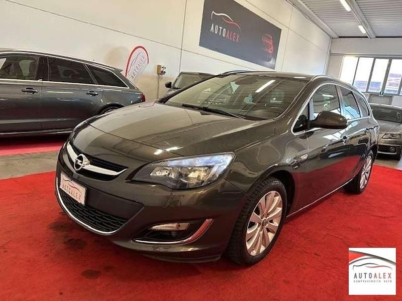 Usata Opel Astra Cosmo 140 CV (102 kW) 2015 Grigio chiaro Station wagon