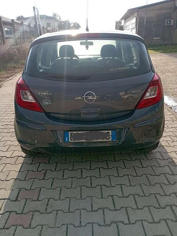 Usata Opel Corsa Cosmo 75 CV (55 kW) 2008 Berlina