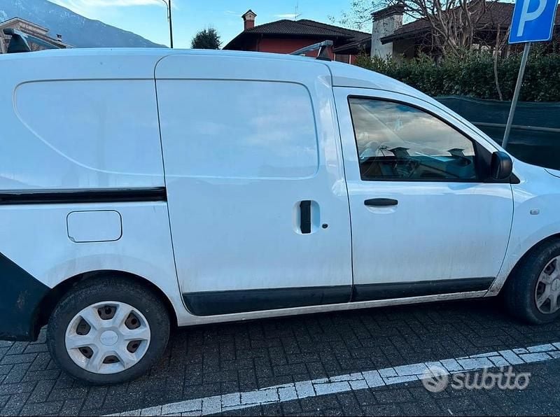 Usata Dacia Dokker 90 CV (66 kW) 2016 Monovolume