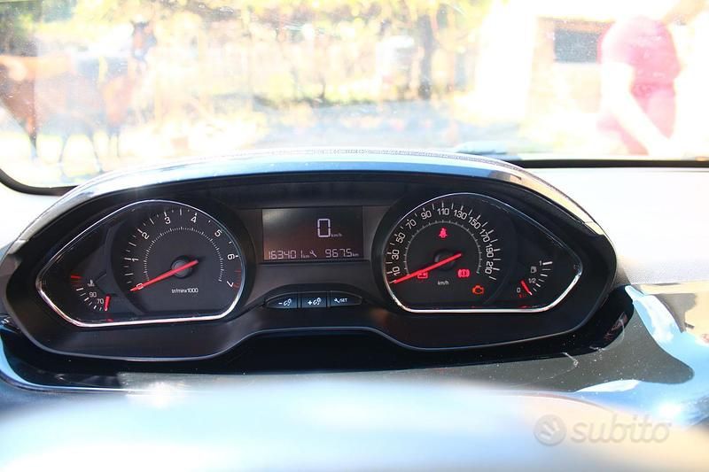 Usata Peugeot 208 82 CV (60 kW) 2012 Grigio Utilitaria