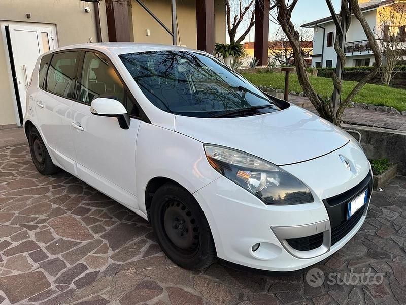 Usata Renault Scénic III 110 CV (80 kW) 2010 Bianco Monovolume