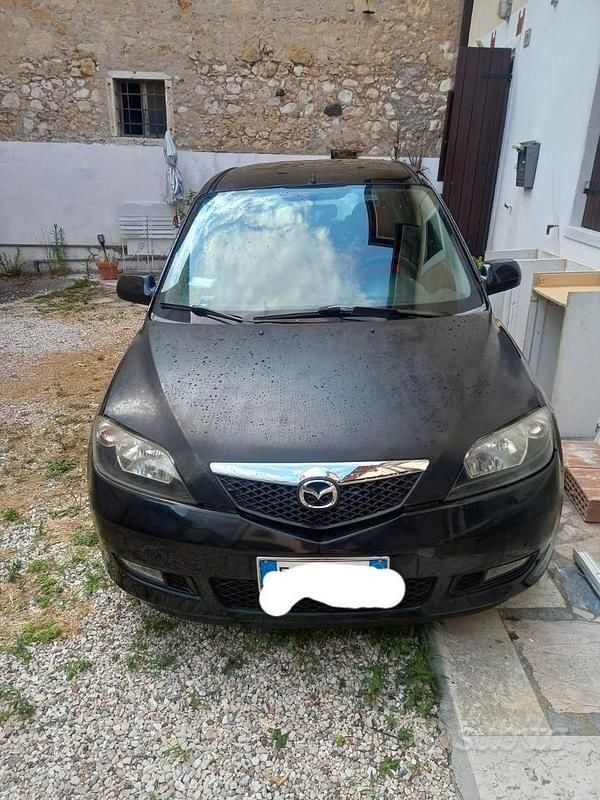 Usata Mazda 2 75 CV (55 kW) 2006 Nero Utilitaria