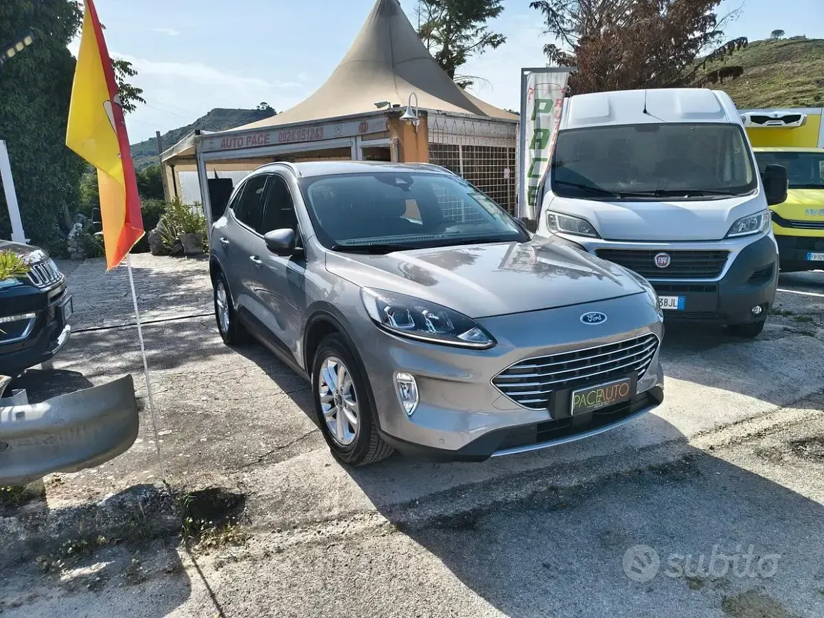 Usata Ford Kuga Titanium 120 CV (88 kW) 2022 Grigio SUV