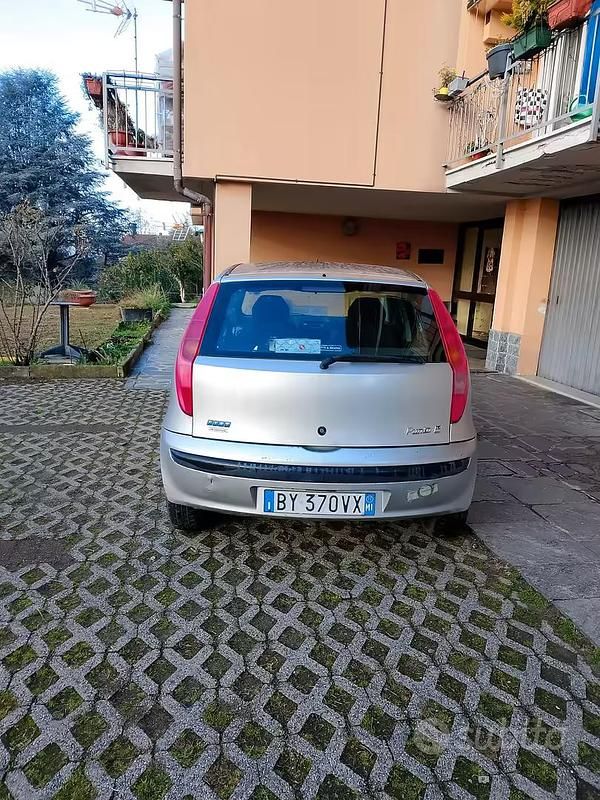 Usata Fiat Punto 60 CV (44 kW) 2002 Grigio Utilitaria
