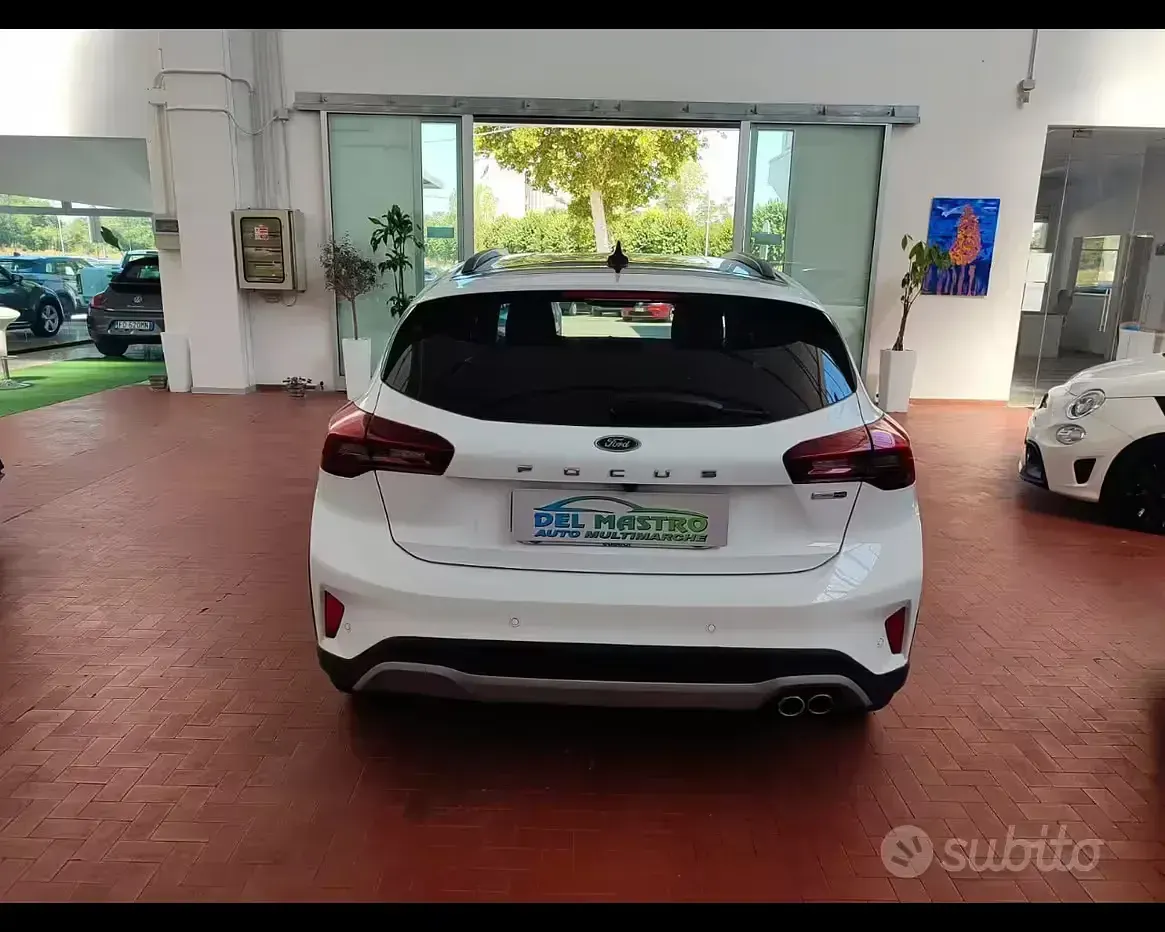 Usata Ford Focus 125 CV (91 kW) 2023 Bianco Berlina