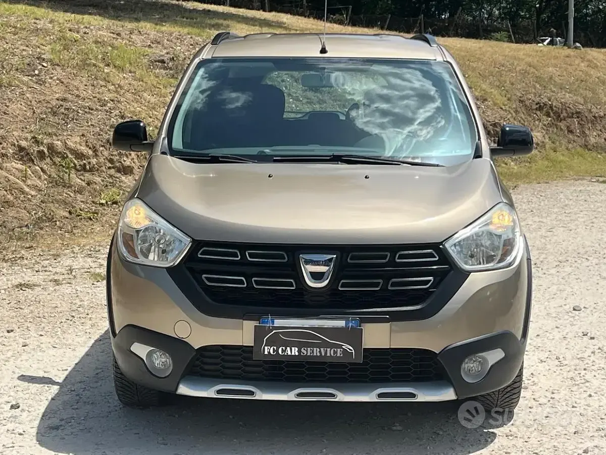 Usata Dacia Lodgy Stepway 109 CV (80 kW) 2019 Marrone Monovolume