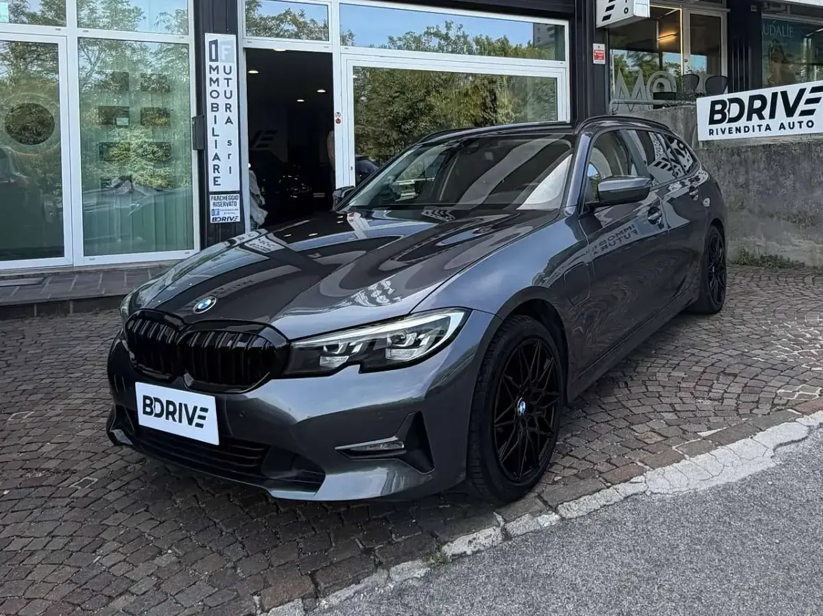 Usata BMW 330 Advantage 184 CV (135 kW) 2021 Grigio Station wagon