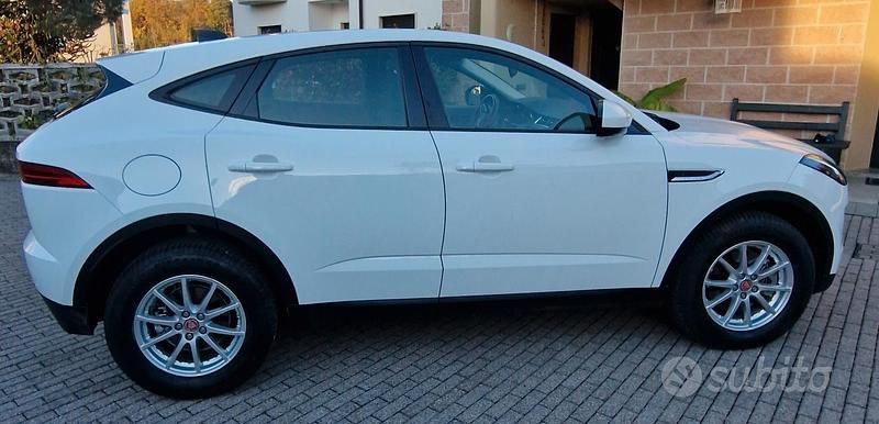 Usata Jaguar E-Pace R-Dynamic 160 CV (117 kW) 2019 Bianco SUV