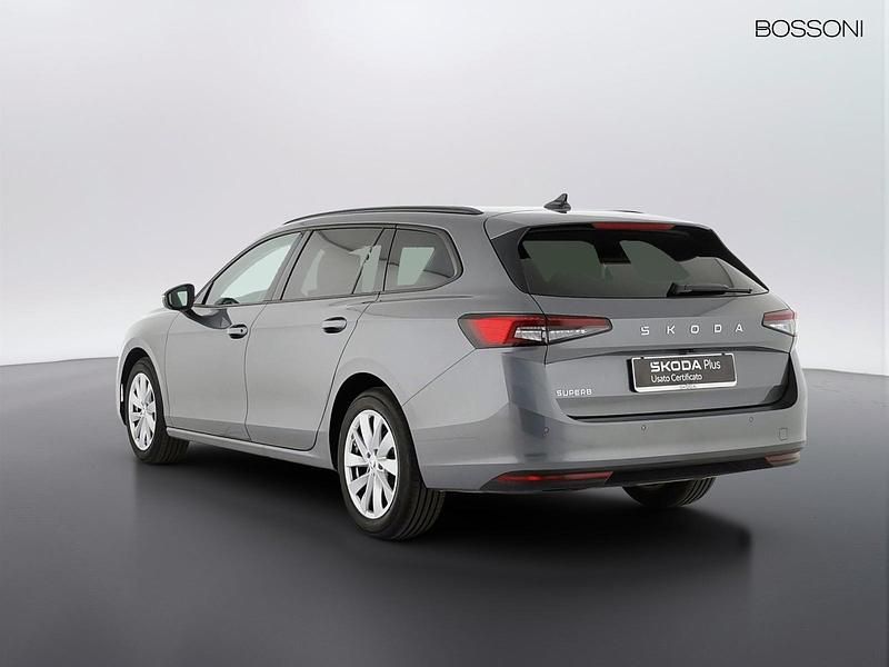 Usado Skoda Superb Selection 150 CV (110 kW) 2025 Gris Familiar