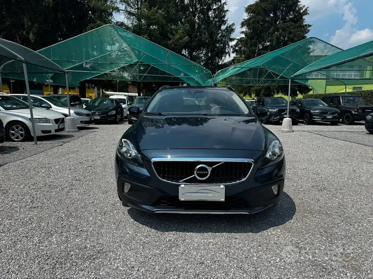 Usata Volvo V40 CC Business Edition 120 CV (88 kW) 2017 Blu Station wagon