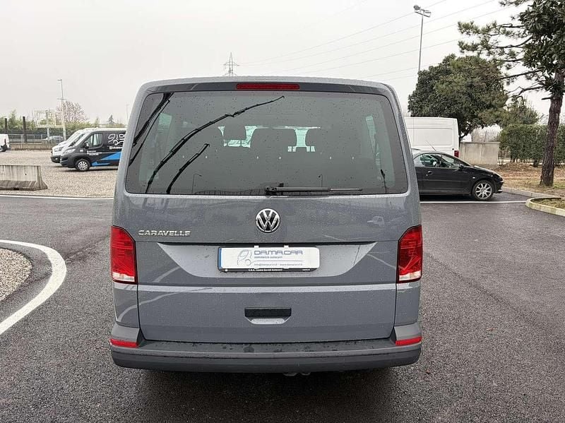 Usata VW Caravelle 110 CV (80 kW) 2023 Grigio Furgone