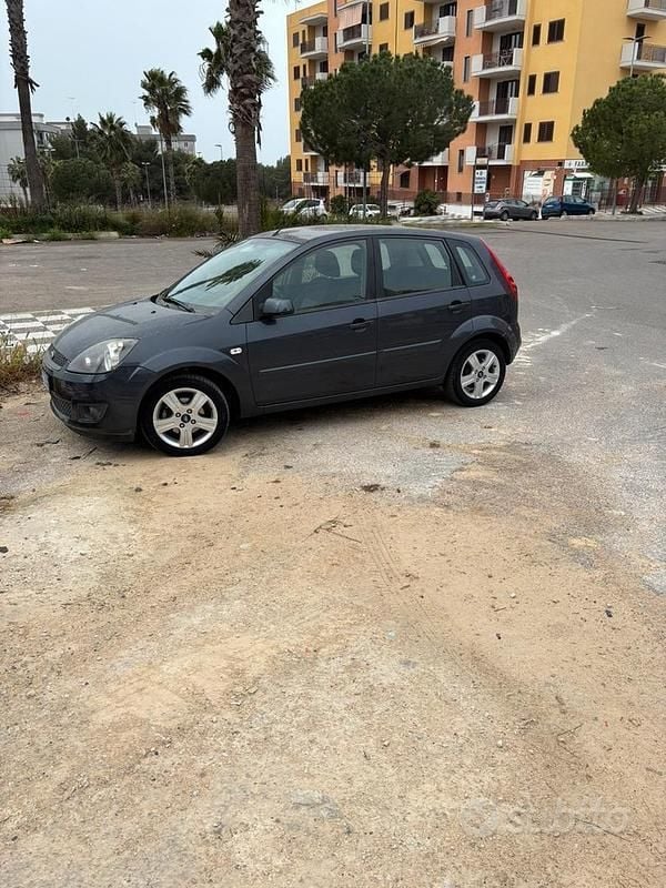 Usata 2008 Ford Fiesta Due volumi | 3000 € (Molto cara) - Immagine 1/1