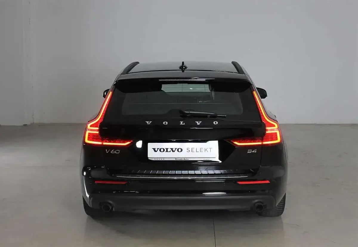 Usata Volvo V60 Business Edition 197 CV (144 kW) 2021 Nero Station wagon