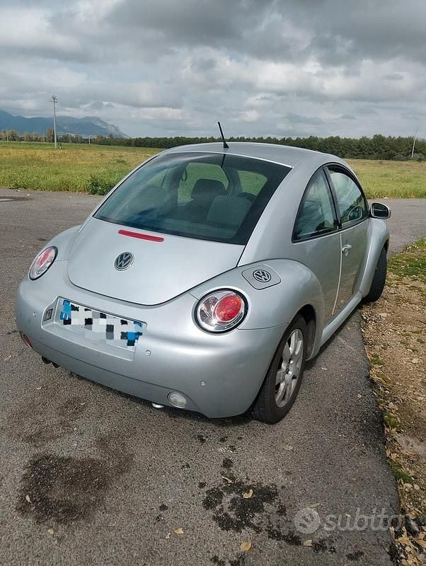 Usata VW New Beetle 101 CV (74 kW) 2003 Grigio Utilitaria