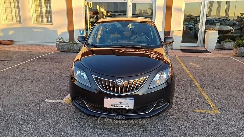 Usata Lancia Ypsilon Silver 69 CV (50 kW) 2022 Nero Utilitaria