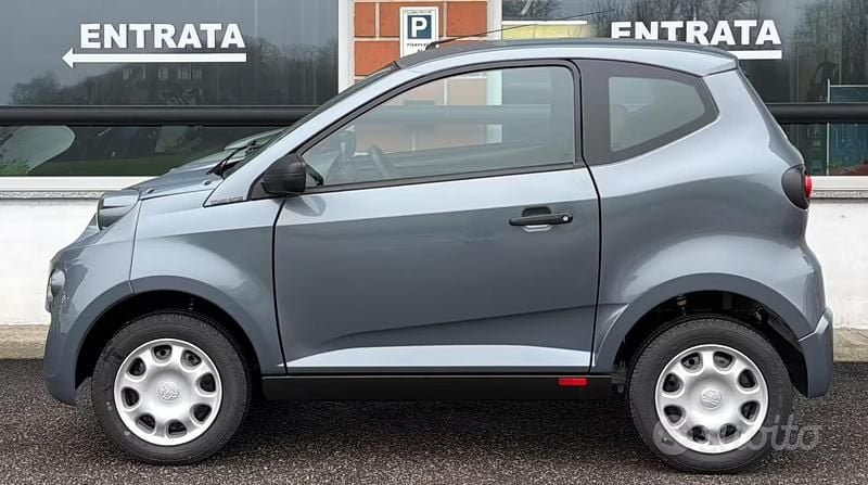 Nuova Aixam eMinauto 2025 Grigio Berlina