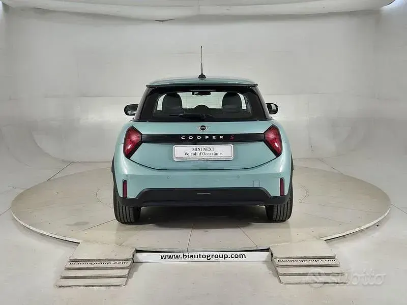 Usata Mini Cooper Classic 204 CV (150 kW) 2024 Blu/azzurro Utilitaria