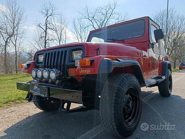 Usata Jeep Wrangler 103 CV (75 kW) 1990 Rosso SUV