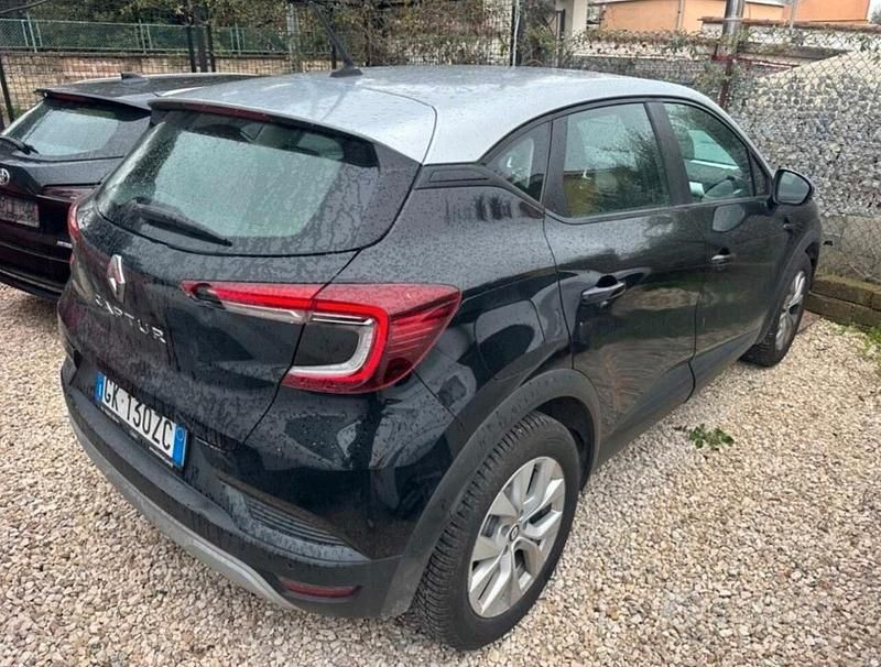 Usata Renault Captur Zen 100 CV (73 kW) 2022 Nero SUV