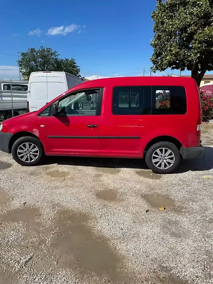 Käytetty VW Caddy 75 HP (55 kW) 2006 Tila-auto
