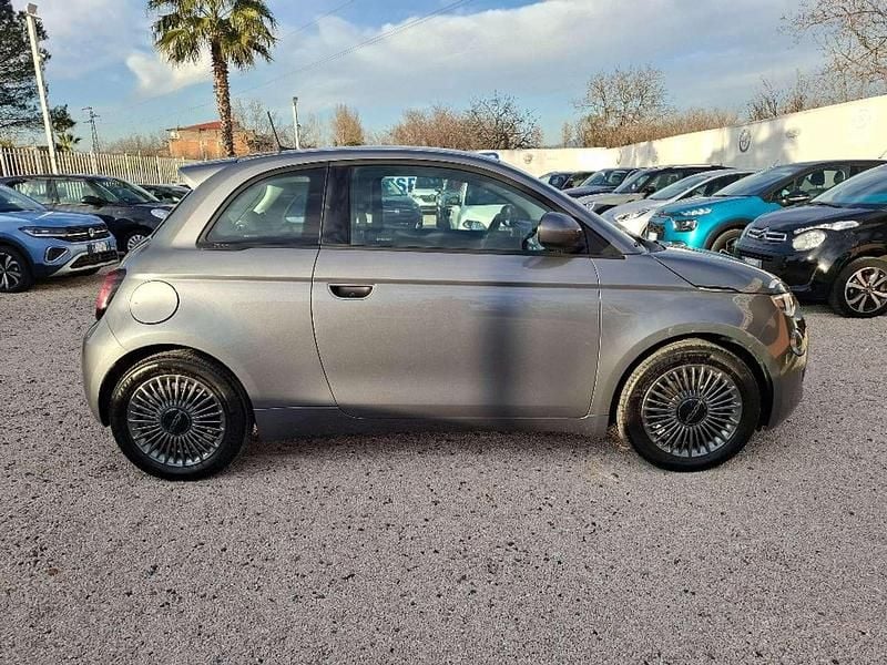 Usata Fiat 500e La Prima 42 kW (58 CV) 2021 Grigio Utilitaria