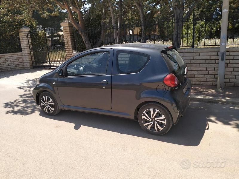 Usata Toyota Aygo 50 CV (36 kW) 2007 Grigio Utilitaria