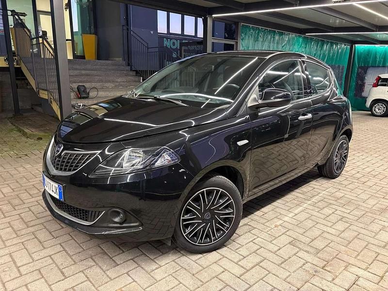 Usata Lancia Ypsilon Gold 69 CV (50 kW) 2022 Nero Utilitaria