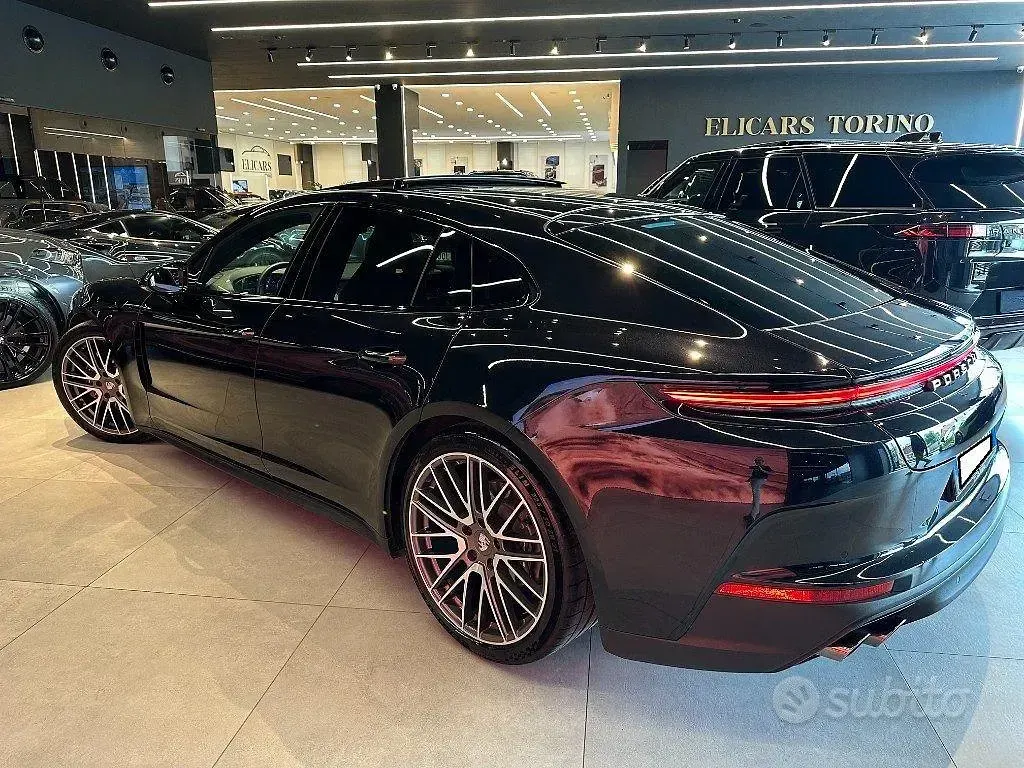 Usata Porsche Panamera 352 CV (258 kW) 2024 Nero metallizzato Utilitaria