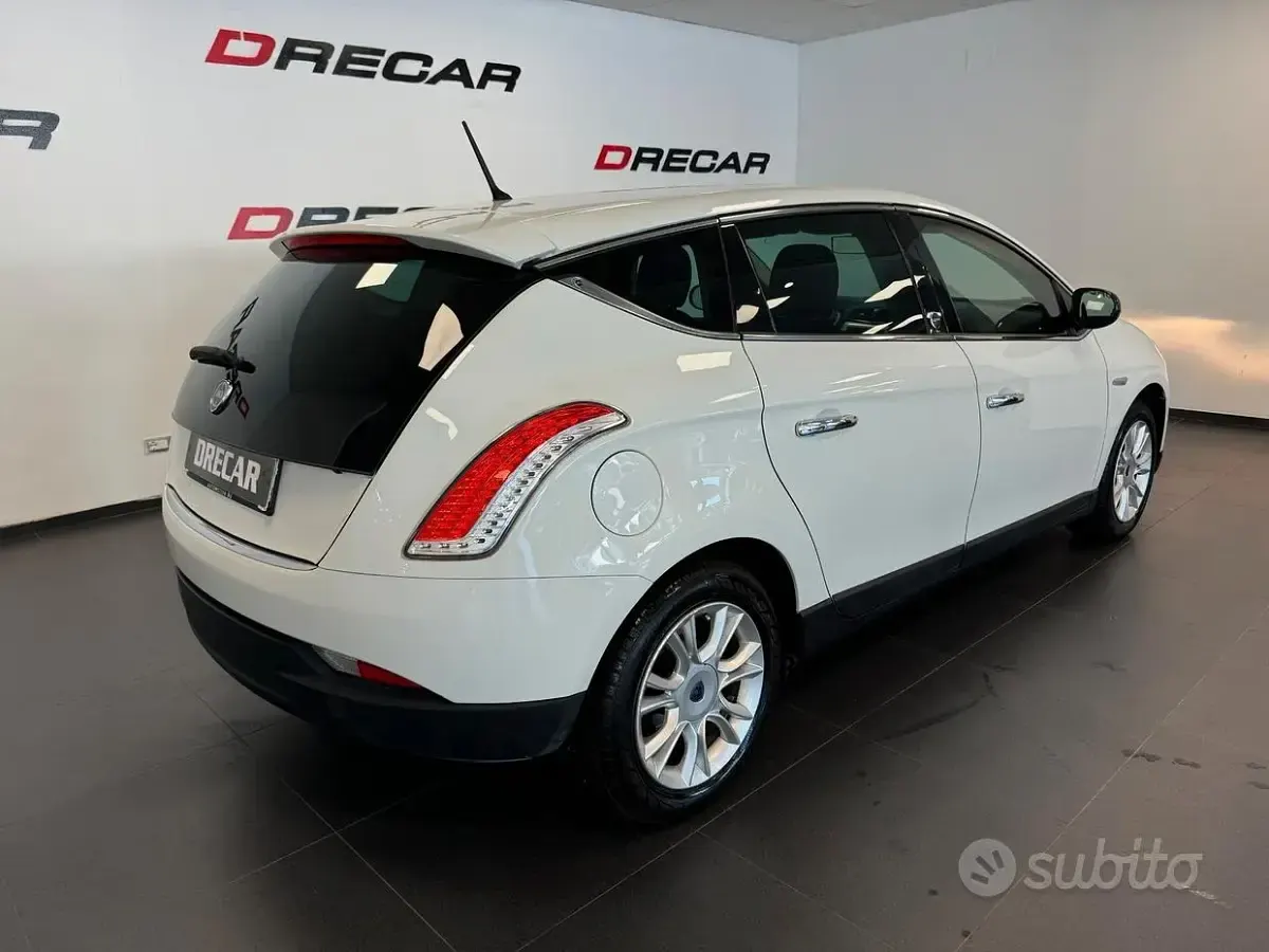 Usata Lancia Delta Silver 120 CV (88 kW) 2012 Bianco Utilitaria