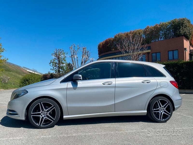Usata Mercedes B200 136 CV (100 kW) 2013 Grigio Monovolume