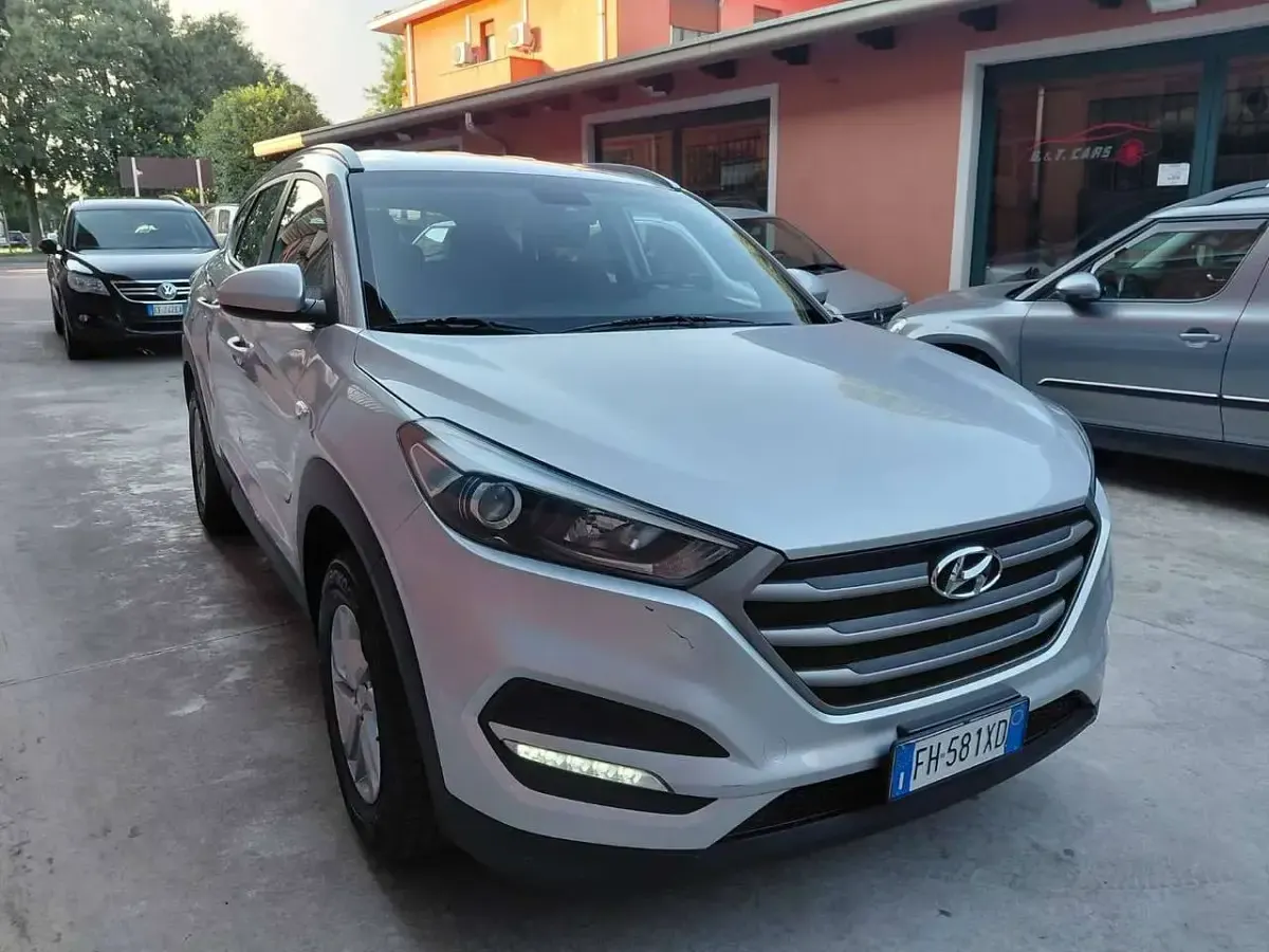 Usata Hyundai Tucson Comfort 132 CV (97 kW) 2017 Grigio chiaro SUV