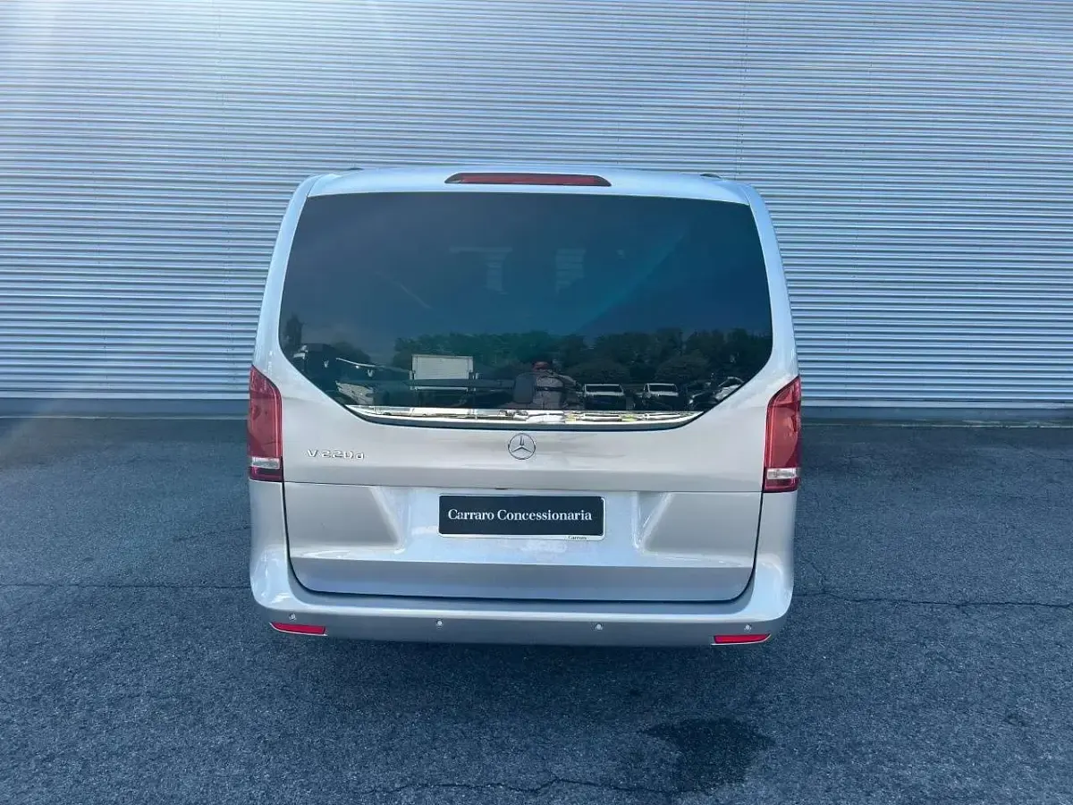 Usata Mercedes V220 Premium 163 CV (119 kW) 2018 Argento metallizzato Monovolume