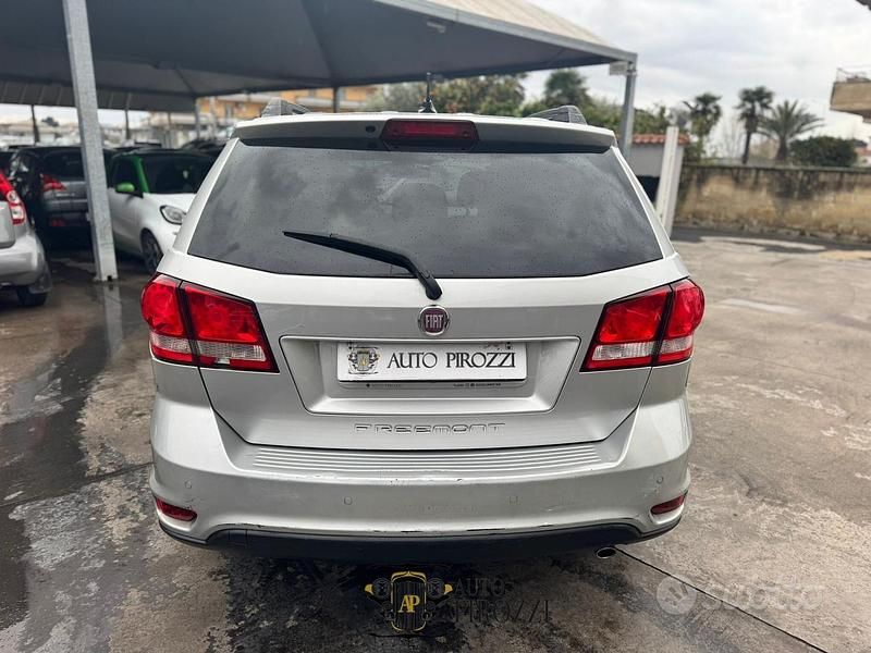 Usata Fiat Freemont 170 CV (125 kW) 2012 Grigio SUV